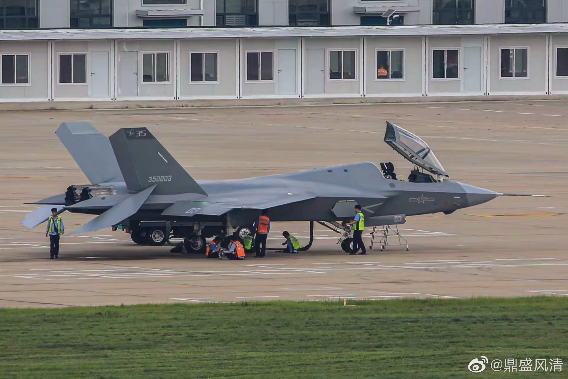 Chinese J-35