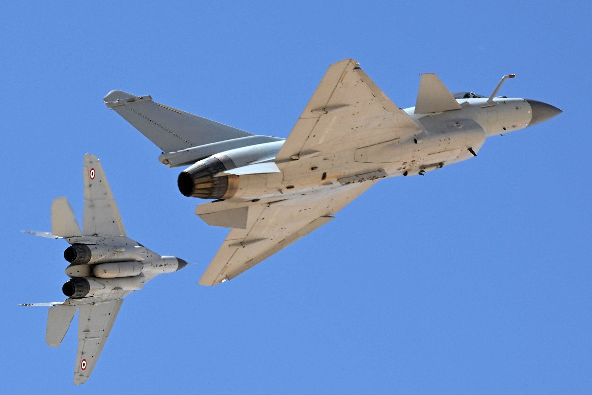 Mig-29 and J-10 Dogfighting