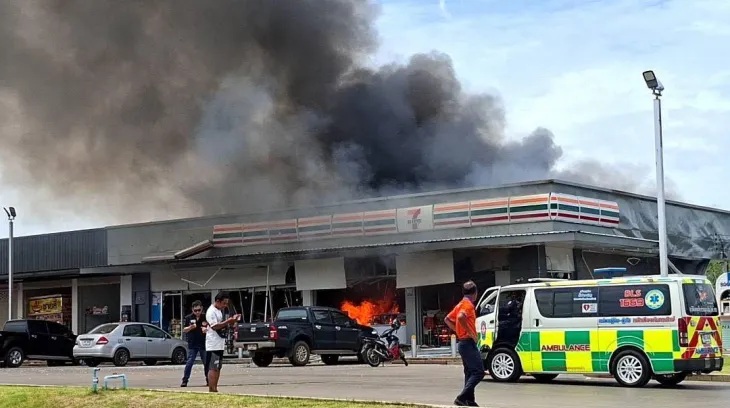 Flames and plumes of smoke were seen billowing out of a supermarket near to the border after Cambodian artillery shell strikes